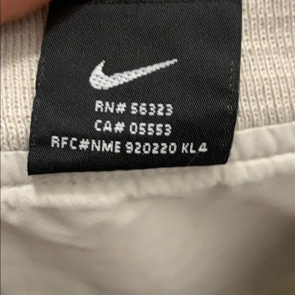 Nike XL Pull Over Slicker Vest w/zipper pockets - Picture 6 of 6